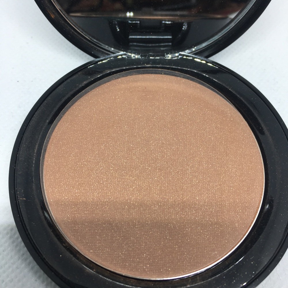 Authentic Bobbi Brown Illumination Bronzing Powder - Picture 2 of 4